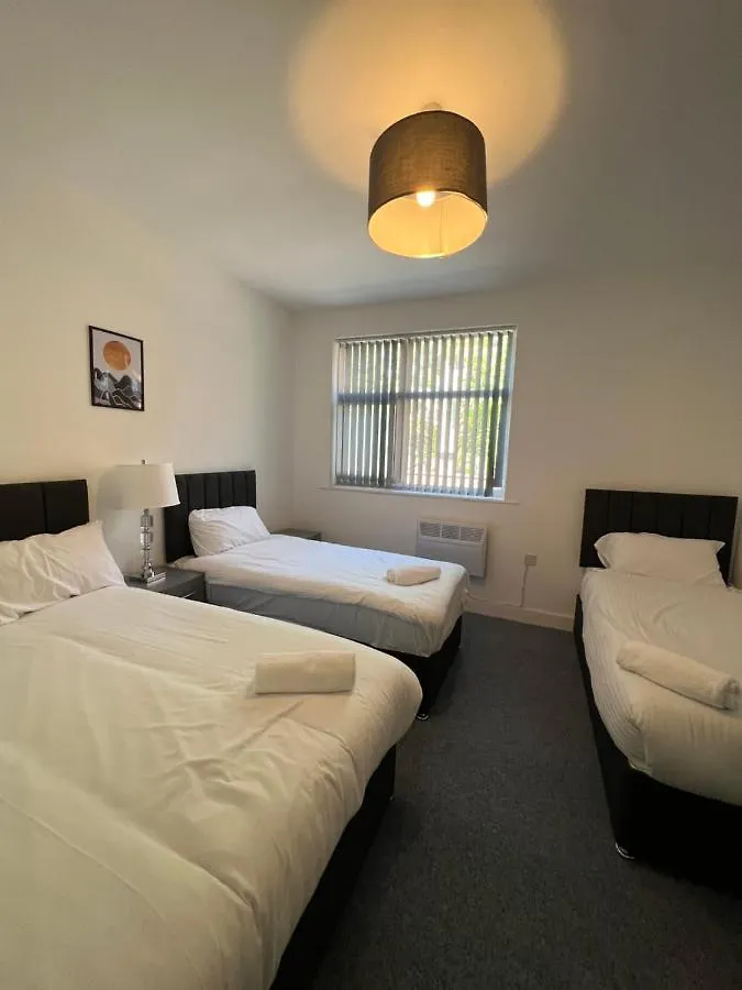 The Bake Apartment - 5 Bedroom Large Apartment Sleeps Up To 16 Person Newcastle upon Tyne