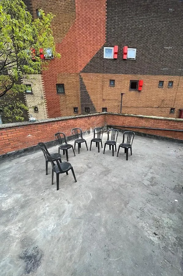The Bake Apartment - 5 Bedroom Large Apartment Sleeps Up To 16 Person Newcastle upon Tyne United Kingdom