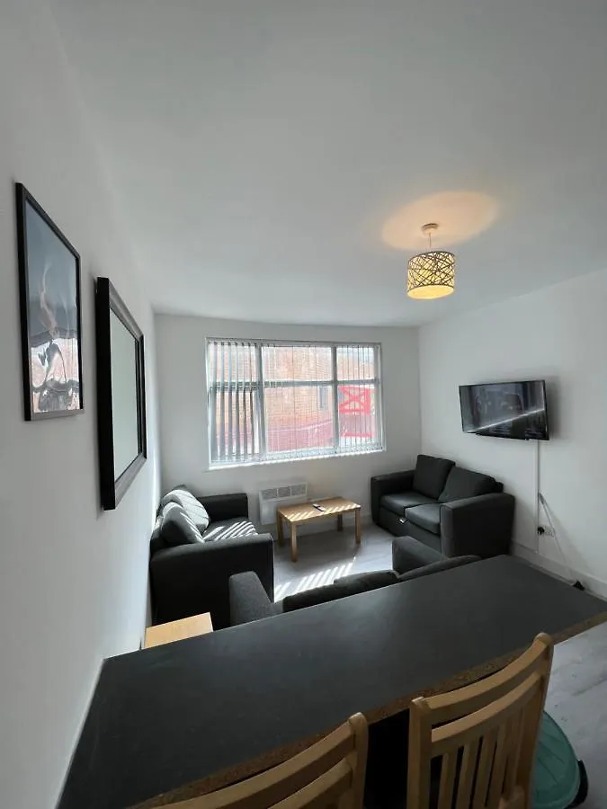 The Bake Apartment - 5 Bedroom Large Apartment Sleeps Up To 16 Person Newcastle upon Tyne