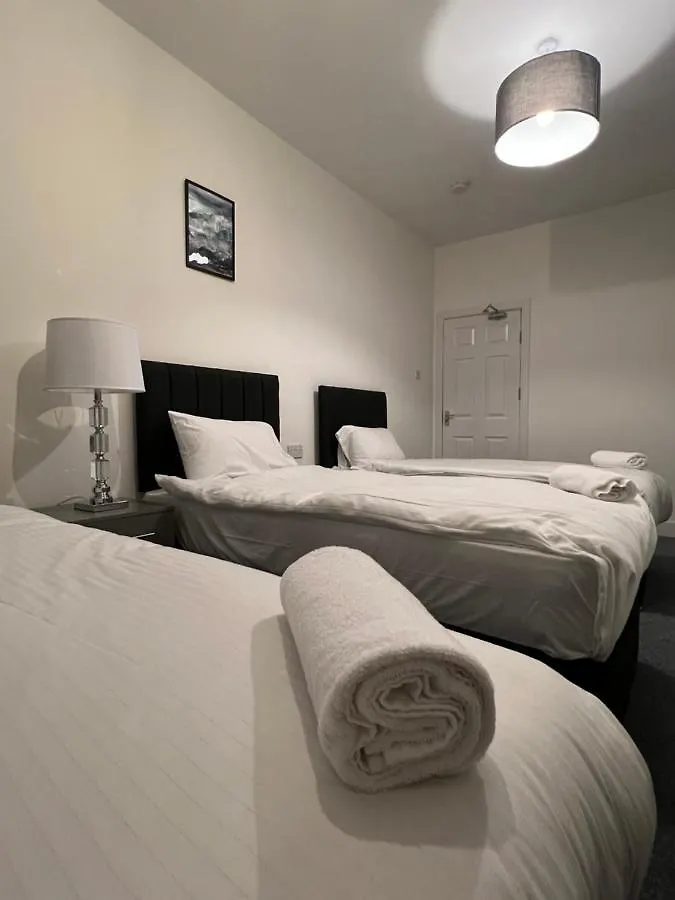 The Bake Apartment - 5 Bedroom Large Apartment Sleeps Up To 16 Person Newcastle upon Tyne