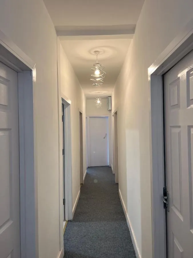 The Bake Apartment - 5 Bedroom Large Apartment Sleeps Up To 16 Person Newcastle upon Tyne