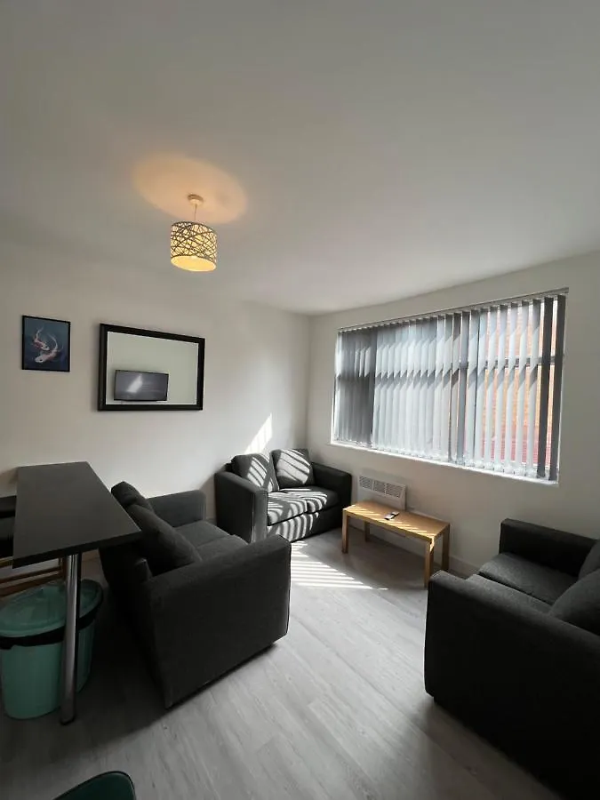 The Bake Apartment - 5 Bedroom Large Apartment Sleeps Up To 16 Person Newcastle upon Tyne